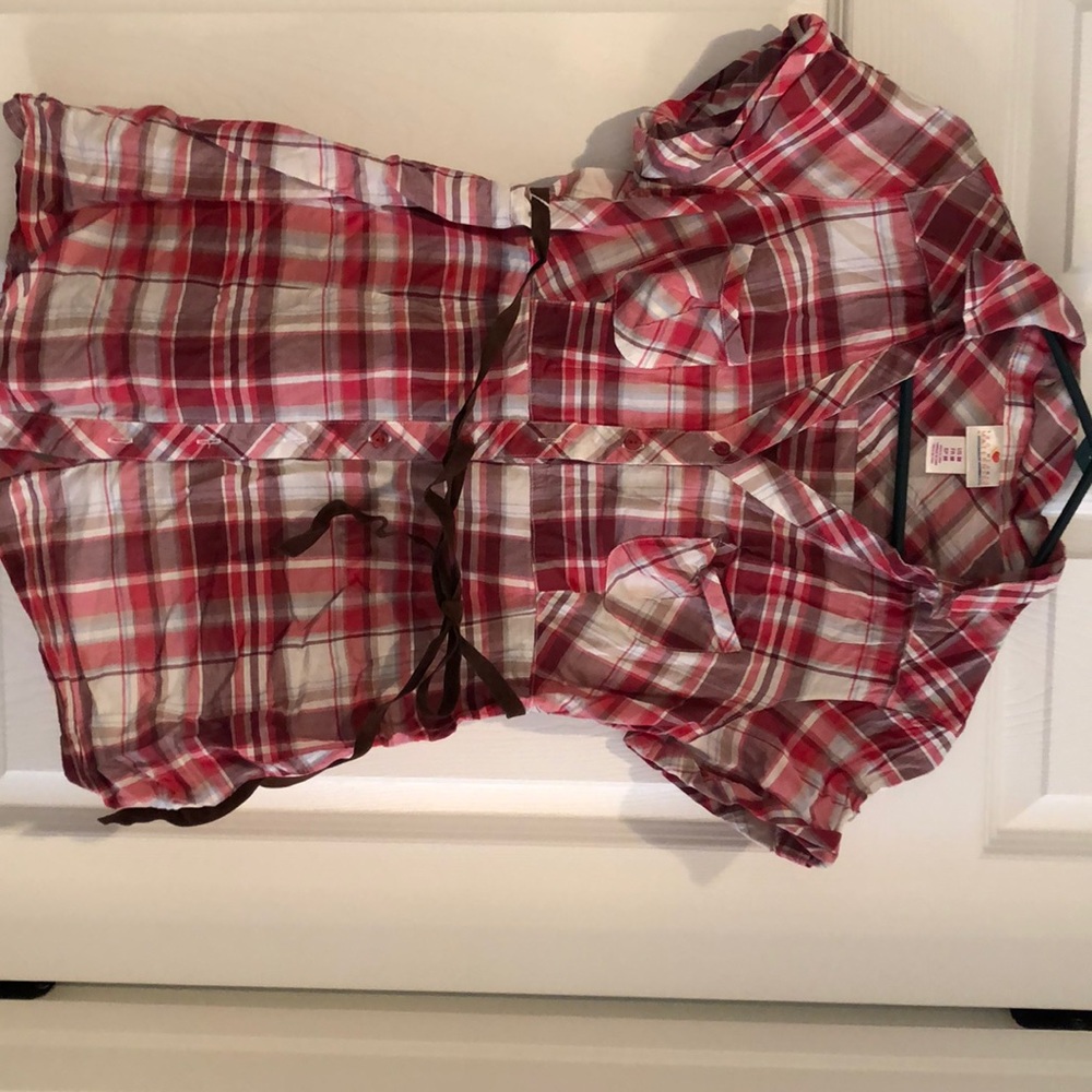 Short Sleeve Maternity Button Down!!